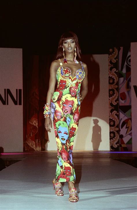 animalier naomi campbell versace anni 90